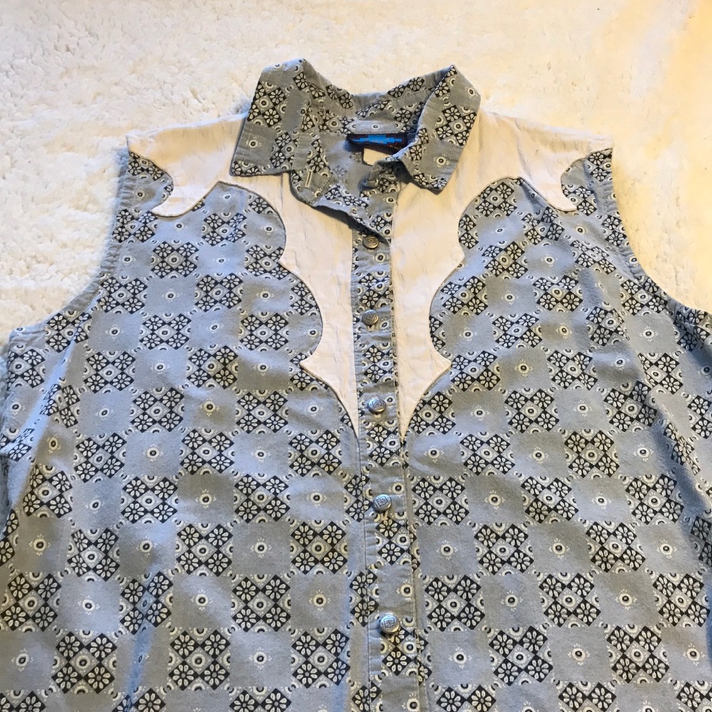Sleeveless cowboy shirt